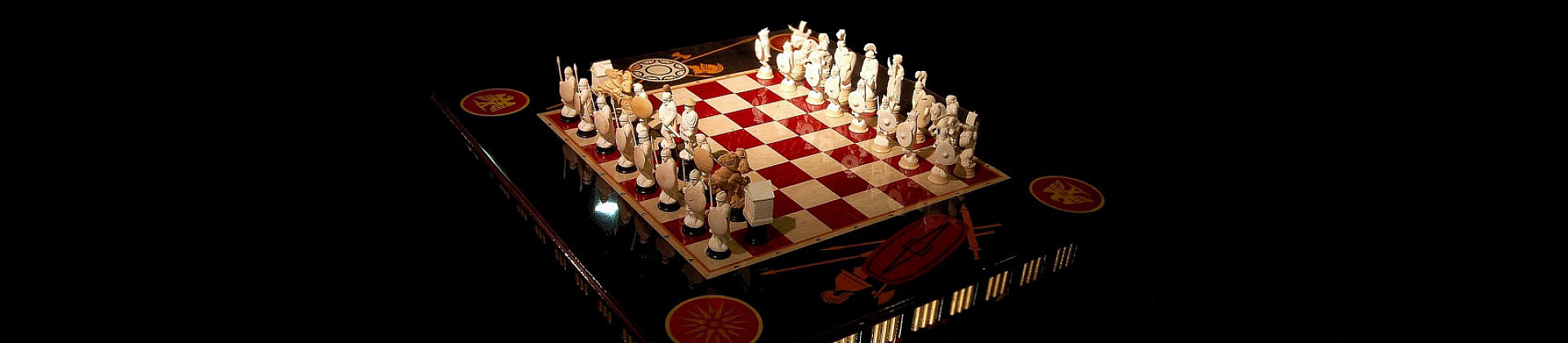 Эксклюзивные шахматы из ценных пород дерева и бивня мамонта