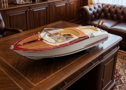 Катер Riva Aquariva Gucci 88 см