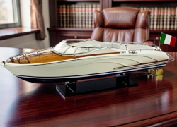 Моторная яхта Riva Rivarama 65 см
