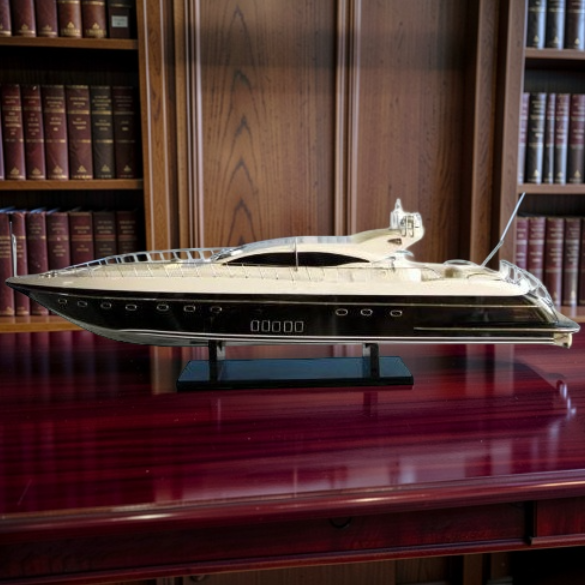 Яхта Overmarine Mangusta 108 Black Яхта Overmarine Mangusta 108 Black