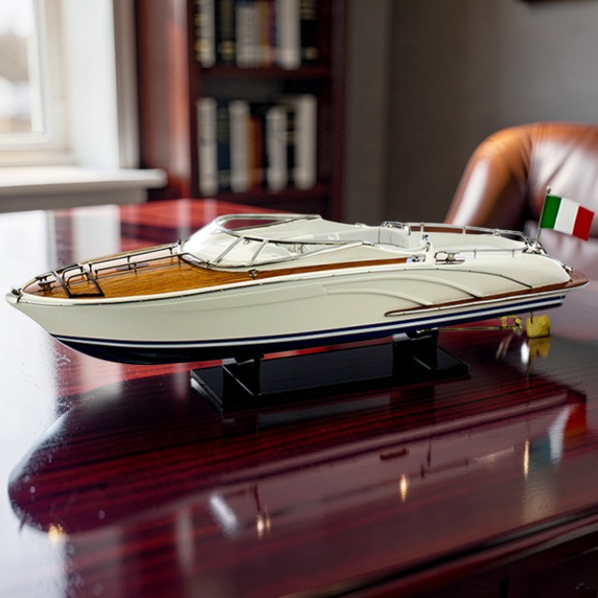 Модель моторной яхты Riva 44 Rivarama 90 см Модель моторной яхты Riva 44 Rivarama 90 см